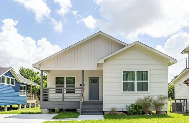 111 Lavish Bungalow 1753! Medical Center, Stadiums