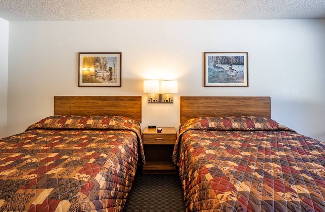 115 Two Queen Room With Woodland View 1 Bedroom Studio by Redawning