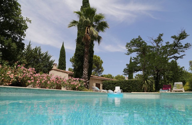 12-20 Pers. Casa de la familia muy tranquila y apartada, en 2 Ha teclado (Var)
