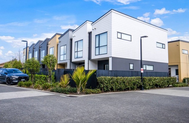 12/47A Huntington Drive