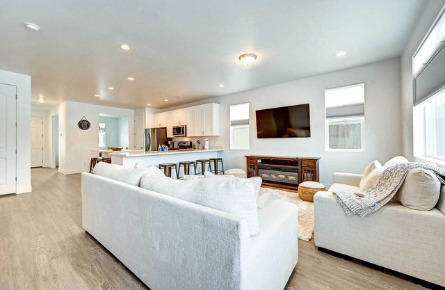 12 Mi to Dtwn Flagstaff: Spacious Bellemont Home!