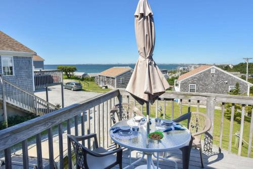 12217 - Beautiful Views of Cape Cod Bay Access to Private Beach Easy Access to P-Town