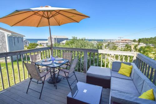 12218 - Beautiful Views of Cape Cod Bay Access to Private Beach Easy Access to P-Town