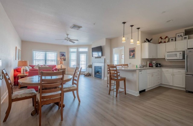 123 - Premium Lake View Condo Suite