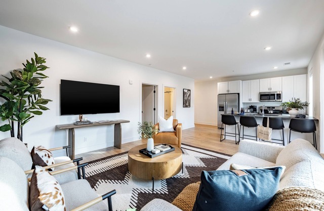 13 Condos Near Downtown Nashville | 26 Total Bedrooms, Sleeps 90 | The Heights