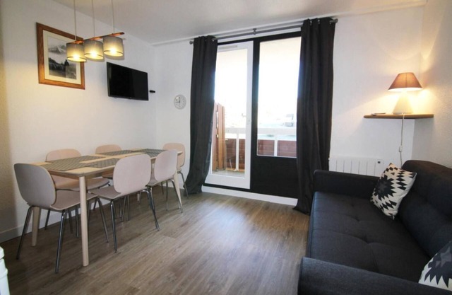 120m de los comercios, 1.o piso, piscina, sauna, balcón, tv, local para esquís, 40m², Alpe d'Huez