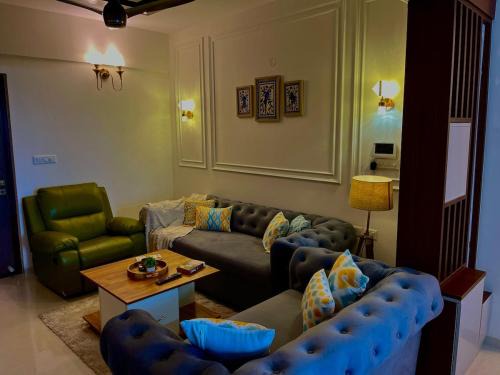 13th Floor 3BHK Flat with Mountain View