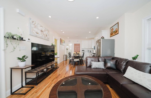 14/1 - 3BR Milton - Cozy Apt near Blue Hills Museum