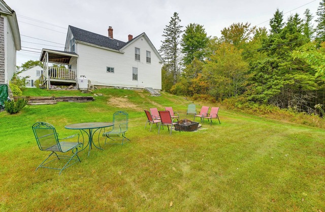 14 Mi to Schoodic Point: Gouldsboro Artists Home