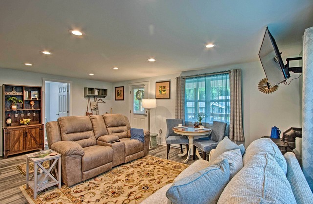 Water Views: 'The Overlook Home' in Brodheadsville