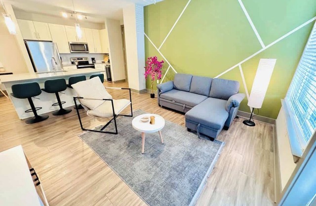 15 Min to Disney, King Bed Pet-Friendly, Amenities