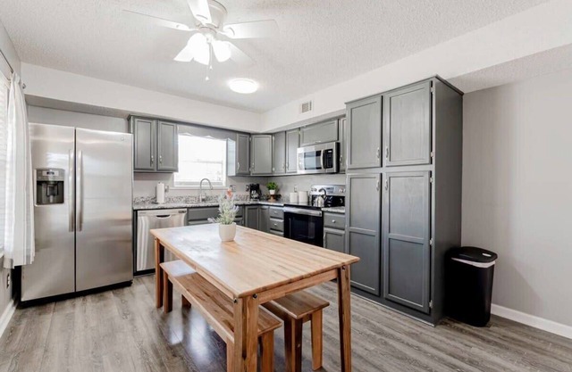 15 Mins to Columbia Airport - Win-Some At Wynnsum!