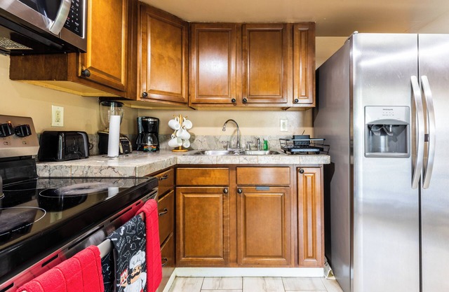 15% Off Charming 2-Bedroom, 1-Bathroom Retreat Near Everything in Miami