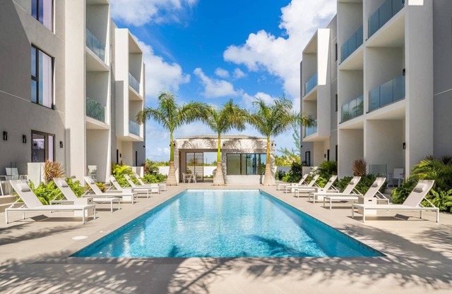 15% Off Oct- Walk to Grace Bay-Pool Views! Z-B103