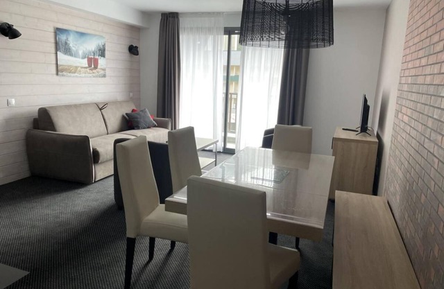 A 150m de las pistas de esquí, Planta baja, vista pistas, piscina, balcón, tv, local para esquís