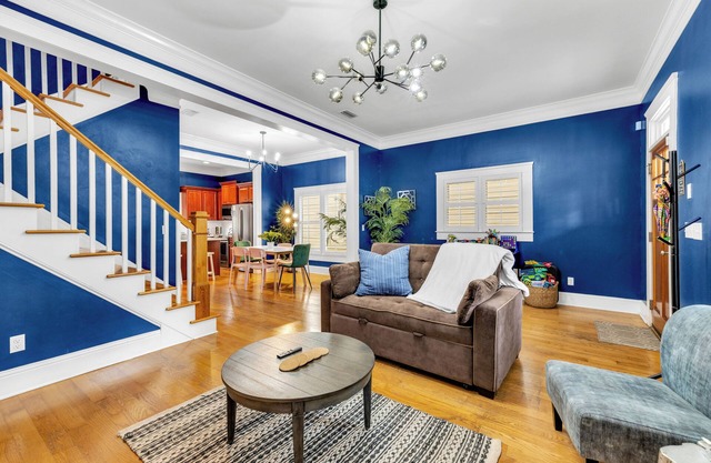 1537- 1 Mile to Vystar, Dailys, Arenas, Entertaining, Pet Friendly, Sleeps 10