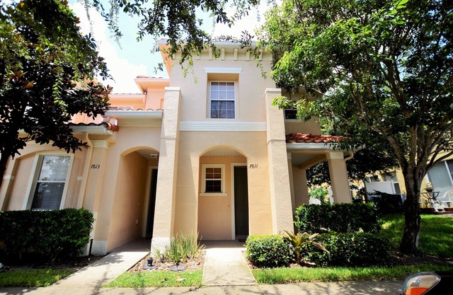 1600 pies cuadrados 3BR / 3BA Townhome. 1.5 M a Disney y un minuto de Walmart