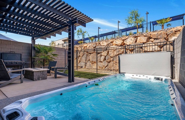 1626| Private Swim Spa, Hot tub, Resort access