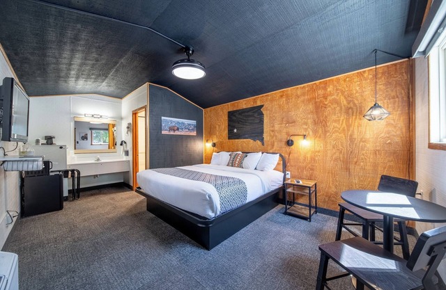 Hansen Inn & Cabins, Cabin, Single King, Dog Friendly, No Smoking