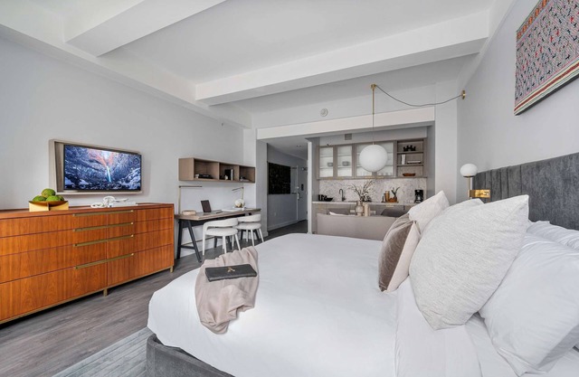 17john: Executive King Studio With Sofa Bed