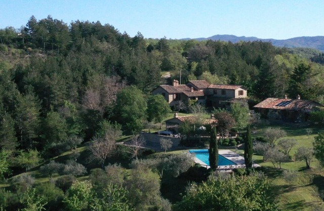 Villa del siglo 17, con seis camas y baños, piscina y privacidad completa