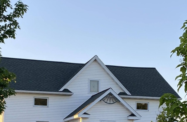 1800's Hand-Hewn Two Story 3 bedroom Log Farmhouse (outdoor Sauna house)