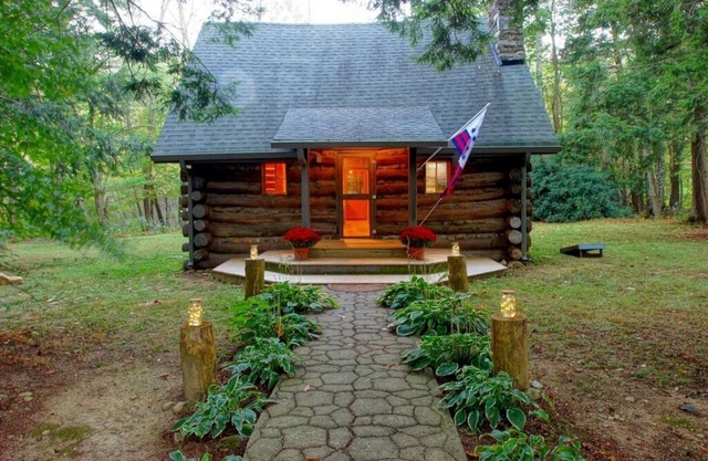 1848 Log Cabin in the Trees w/Fire Pit/ Foscoe/No Damage from Helene!