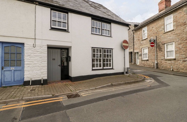 19 LION STREET, pet friendly, with a garden in Hay-On-Wye