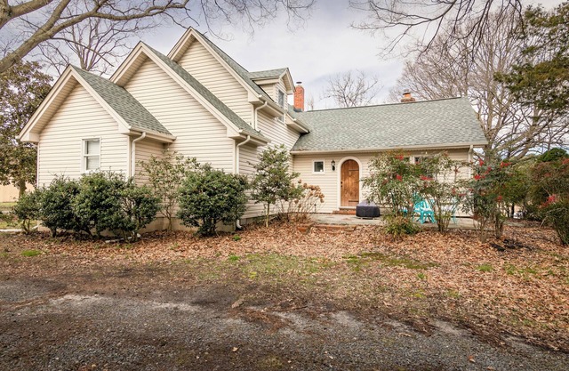 1900's Modern Farmhouse on 7.5 private acres