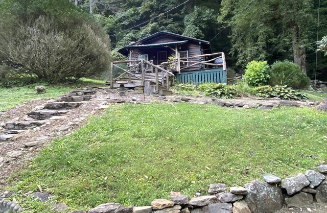 1930’s Log Cabin on Rushing Creek!