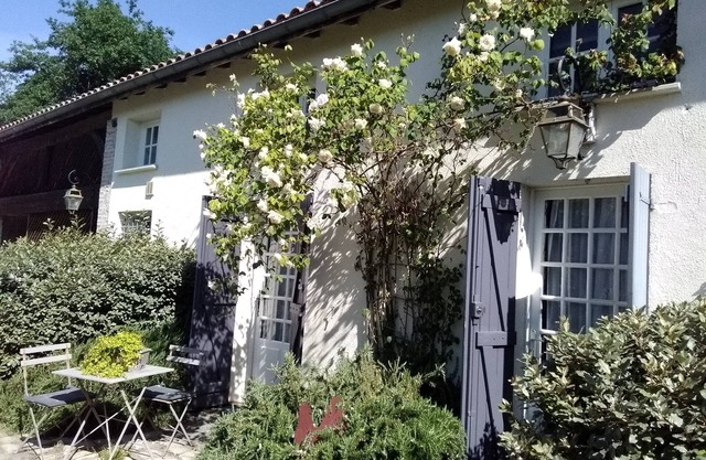 19th century building 3 stars ***