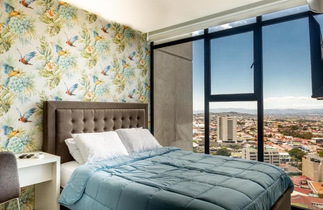 19th Floor & Rooftop City View