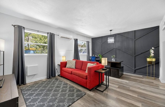 1Bed/1Bath Pet-Friendly Condo Near Gandy