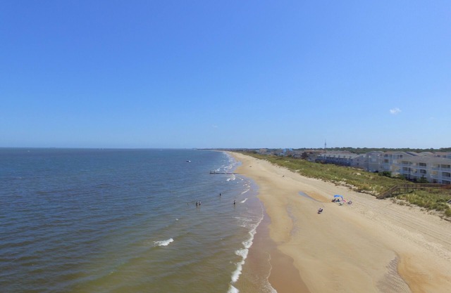 1BR 1. 5BA Sandswept Carriage House - ¡Playa! ¡Wifi! W / D! ¡Espacioso!