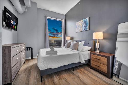 1BR Loft Sauna & Walk to Theater & Campus