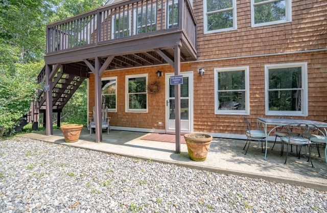 1BR Luxury Room w/ King Bed. Boutique Resort w/ Hot Tub, Mountain Views and Pool