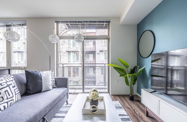 1BR | Rooftop, Gym | Mercer Island | Sophari E