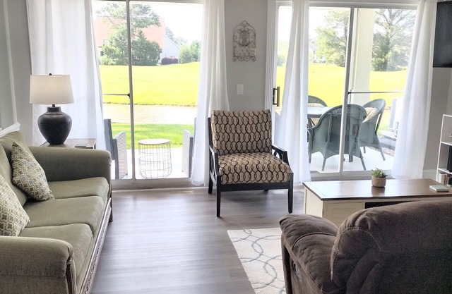 1st floor condo!!! No steps!! Golf onsite and just minutes to top area beaches