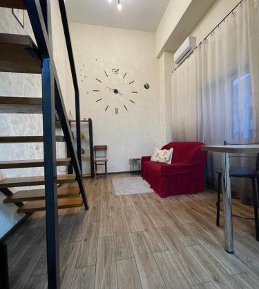 2-х уровневая квартира 100м от ТРЦ Французский Бульвар,Неврологія!