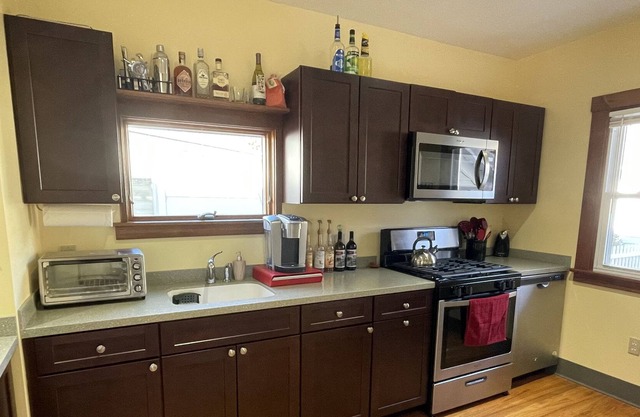 2/1.5 Clean and Comfortable Home in Bedford, OH