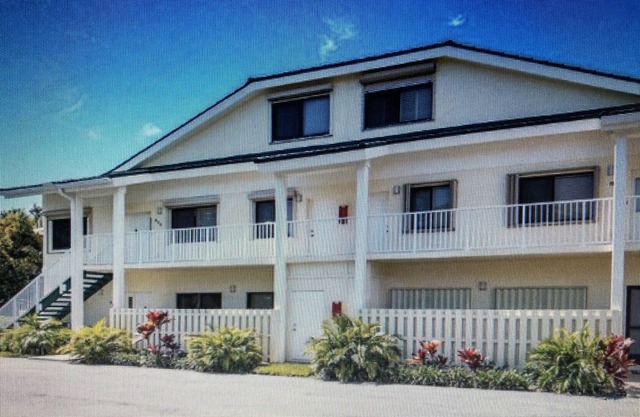 2/2 Condo 1-st floor,Carlin Park, 7-8 min walk distance to beach/ Atlantic Ocean
