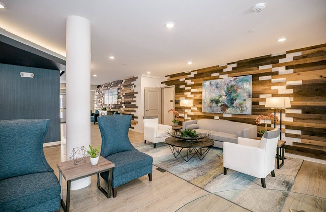 2 BDR 2 BTH Furn Apt Overland Park Kansas City