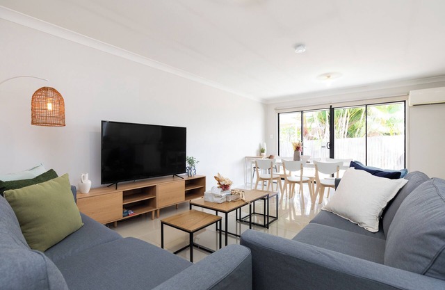 2 Bdr Apt! Kitchen! Undercover Parking! 6AS2