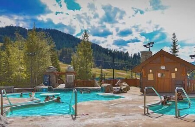 2 BDRM / Toby Creek Lodge / Great Location
