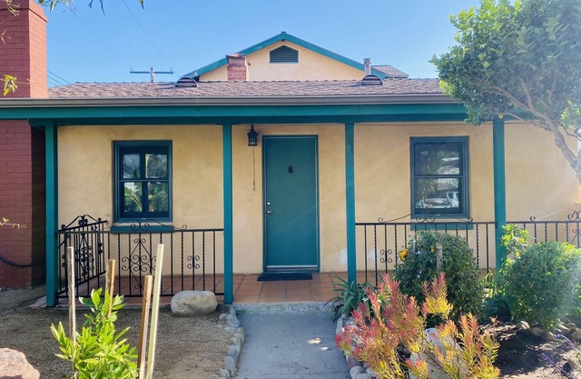 2 habitaciones, 1 baño, casa de campo de Grand Pa, alquiler de vacaciones a largo plazo, con un presupuesto $ 99 / noche