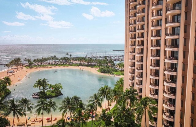2 Bed, 2 Bath Ocean View or ocean front - Lagoon Tower HGVC Hawaiian Village