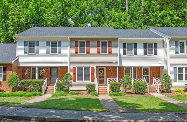 2 Bed/2 Private Bath Townhome in West Raleigh Near Umstead Park & Rex Hospital