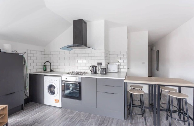 Stunning 2 Bed apartment close to city centre