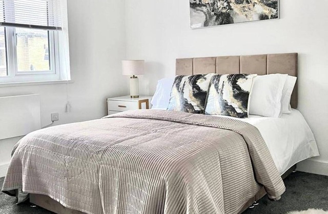 2 Bed apartment Sleeps 3 -Smart Tv -Private garden