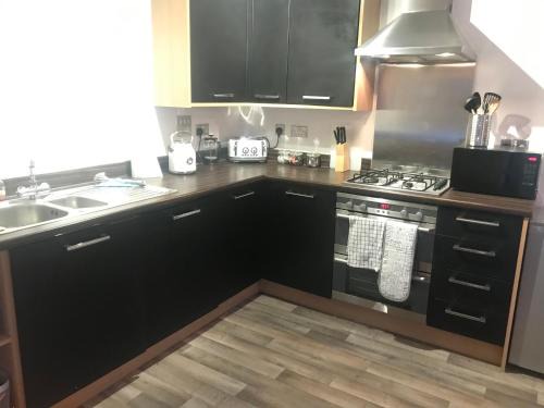 2-Bed Apartment Sleeps 4 with Garden